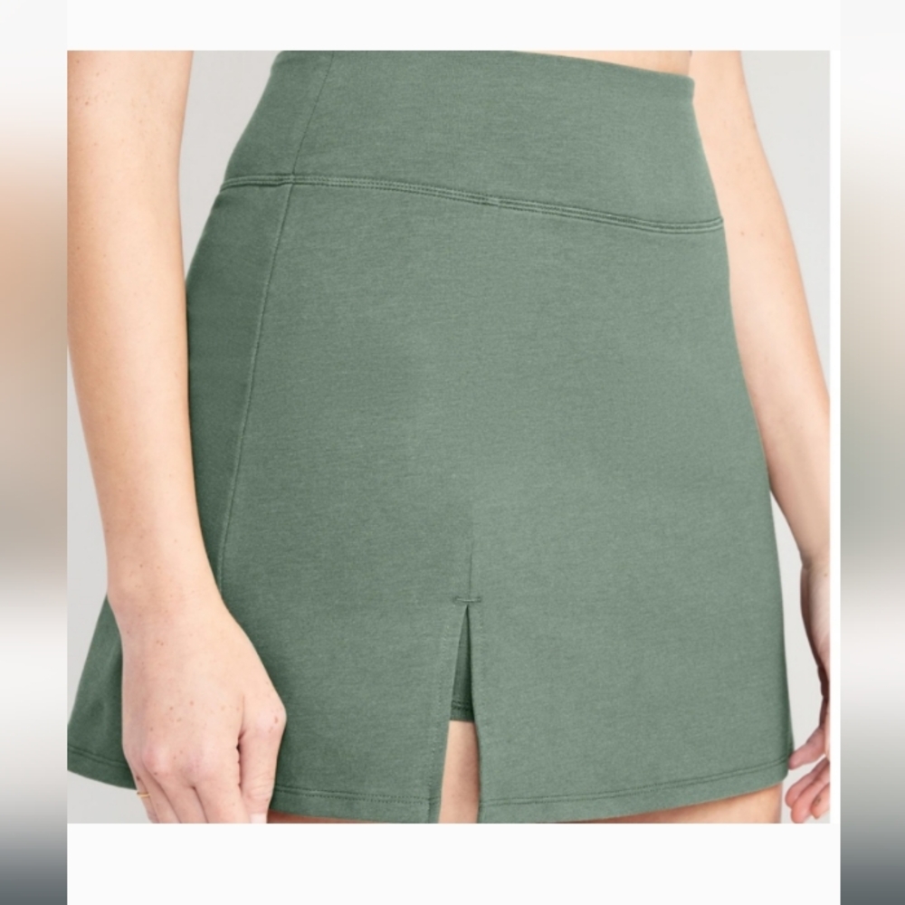 Old Navy - Extra High Waist Powerchill Skort in Forrest Green